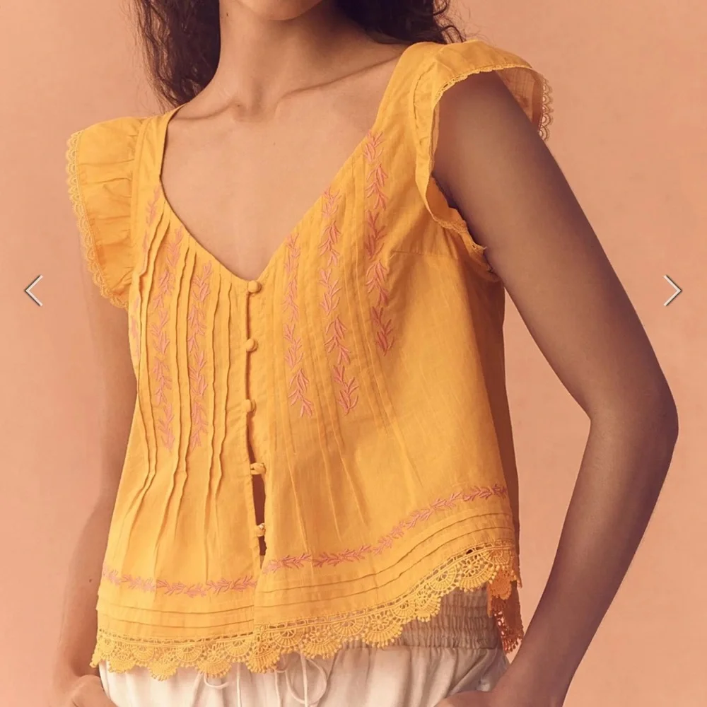 Maeve Anthropologie Gold Pink Embroidered Top Flutter sleeve size S Small - Picture 10 of 10